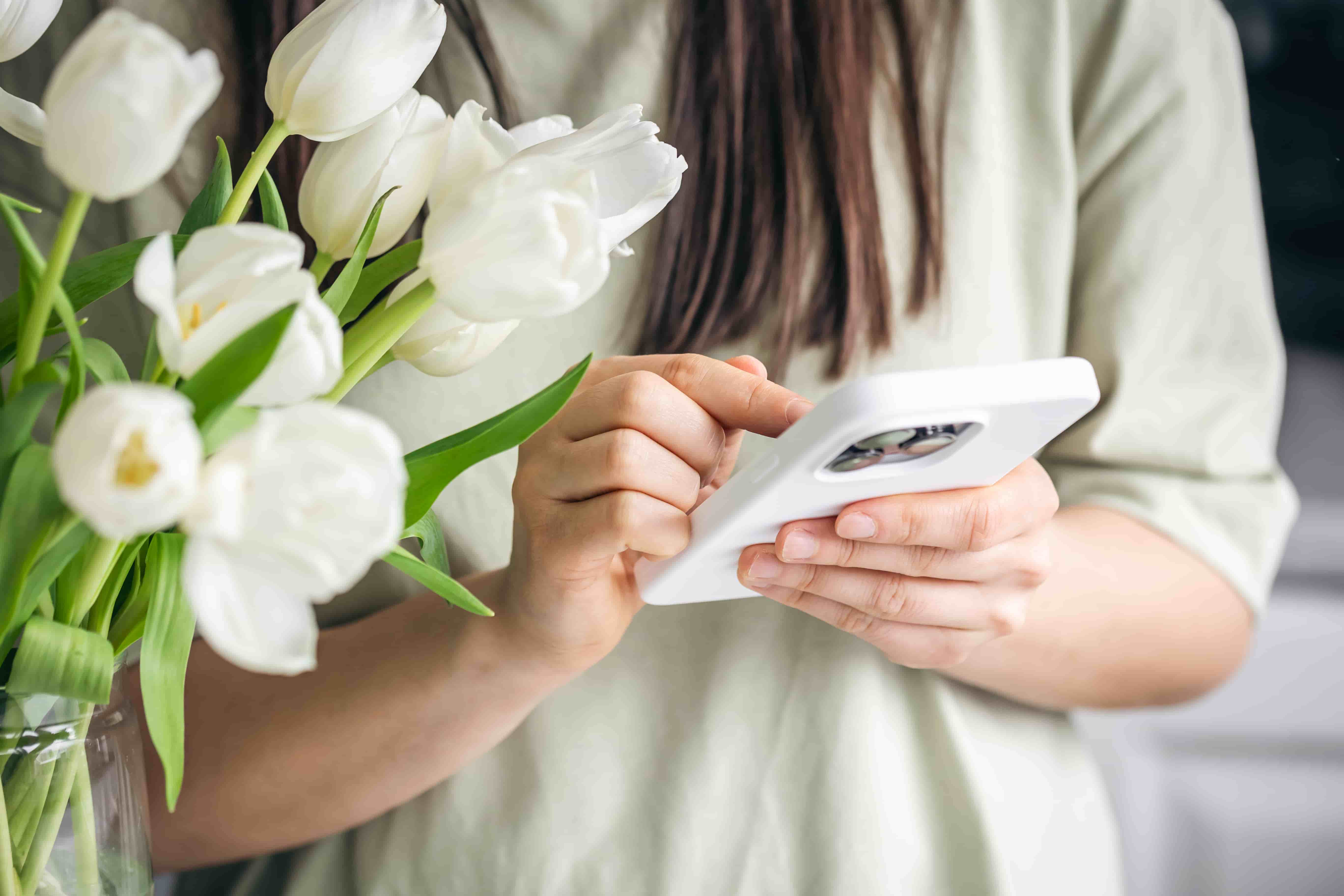 Женщина и телефон