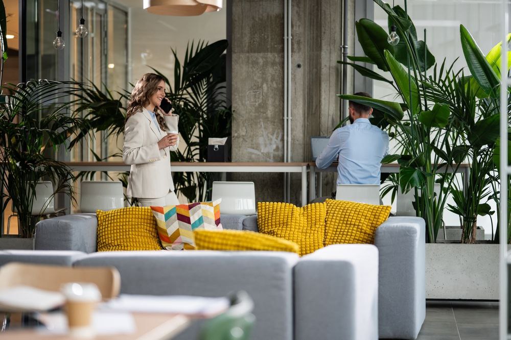 Работники в офисе