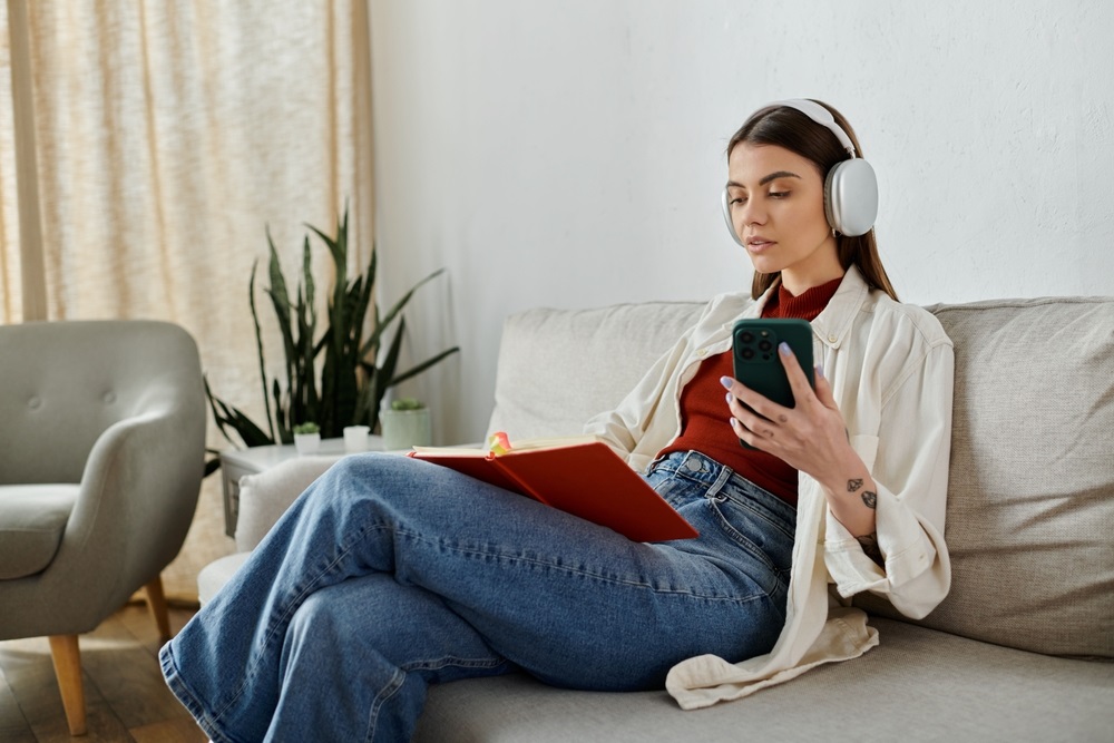 Девушка с книгой